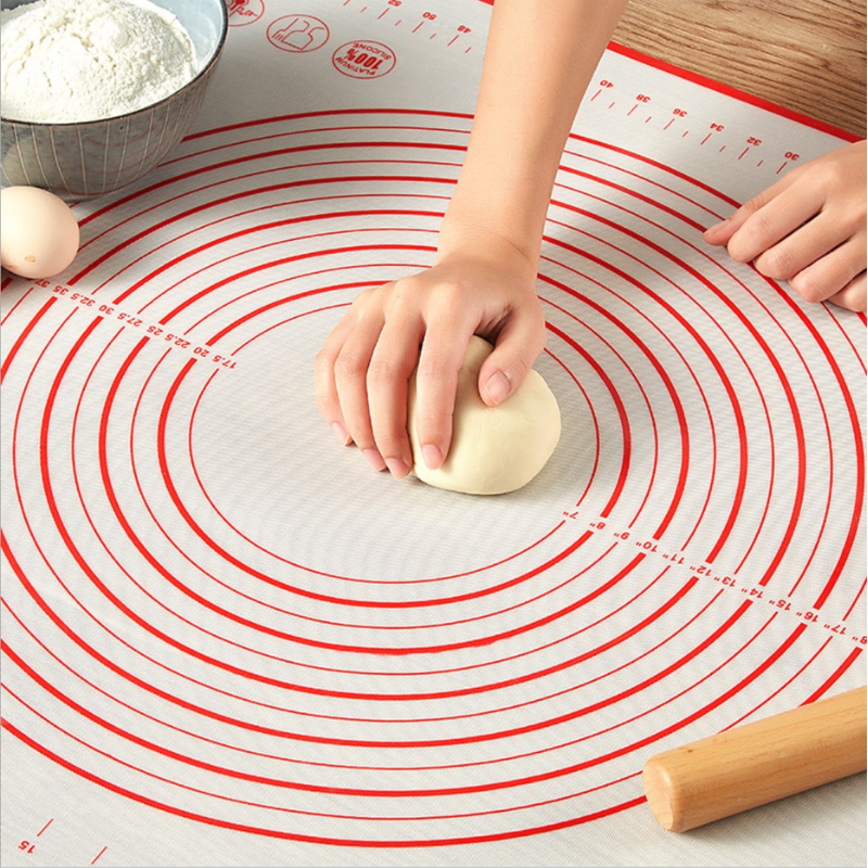 Tapis de cuisson, emporte-pièce, rouleau à pâtisserie, grattoirs à